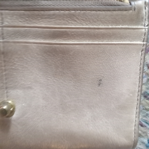 Cute Pre-owned Leather Gold Fossil Crossbody Purse - Picture 8 of 10